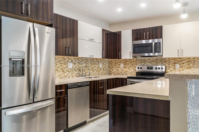 19380 Collins Ave in Sunny Isles Beach, FL - Building Photo - Building Photo