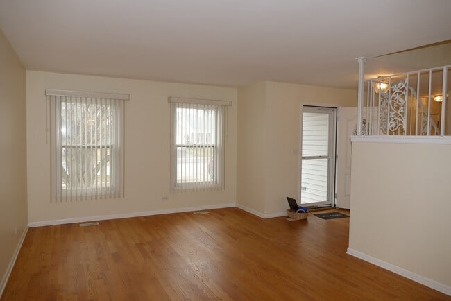 711 N Lakeside Dr in Vernon Hills, IL - Building Photo - Building Photo