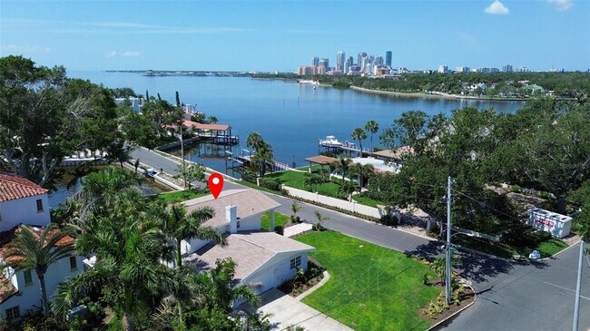 11 Brightwaters Cir NE in St. Petersburg, FL - Building Photo - Building Photo