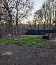 14 Stuart Dr in Danbury, CT - Building Photo - Building Photo