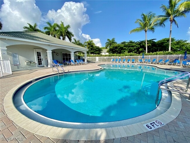 8151 Pacific Beach Dr in Ft. Myers, FL - Building Photo - Building Photo