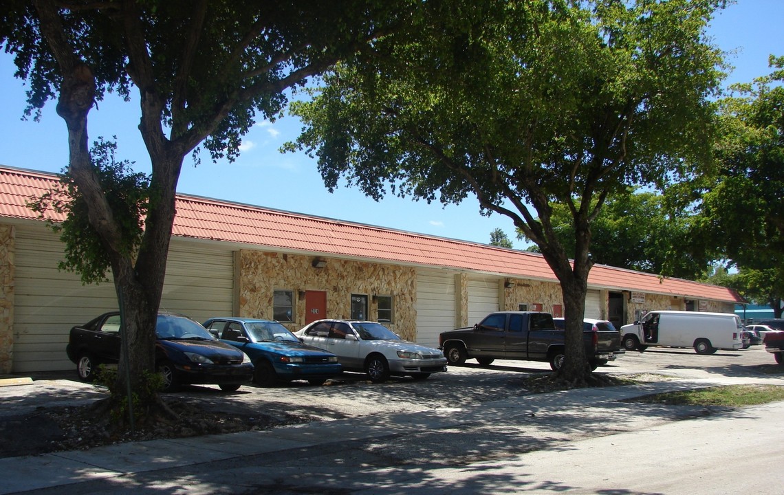 Water's Edge in Lauderdale Lakes, FL - Building Photo