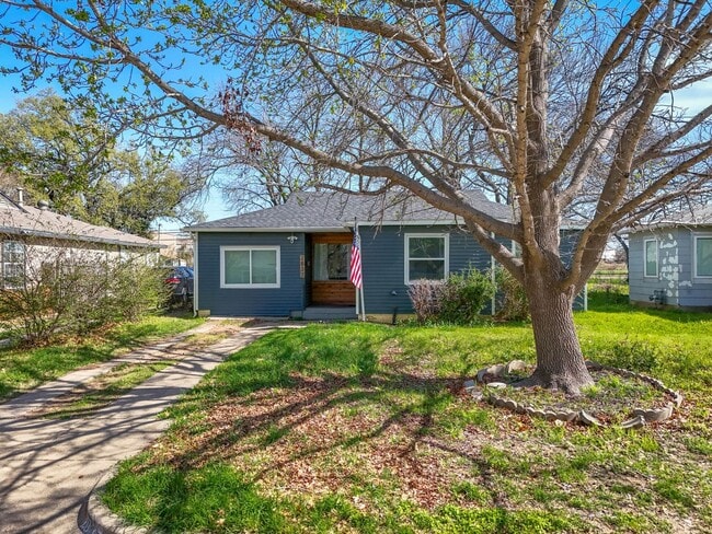 2837 S Hills Ave in Fort Worth, TX - Building Photo - Building Photo