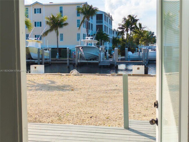 74560 Overseas Hwy in Islamorada, FL - Building Photo - Building Photo