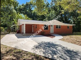 503 W Griffith Ave in Crestview, FL - Building Photo