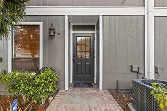 814 Hill Dr in West Palm Beach, FL - Building Photo - Building Photo