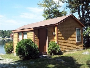 2267 Putnam Pike in Glocester, RI - Foto de edificio - Building Photo