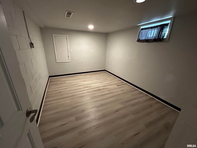 property at 2206 W Rohmann Ave