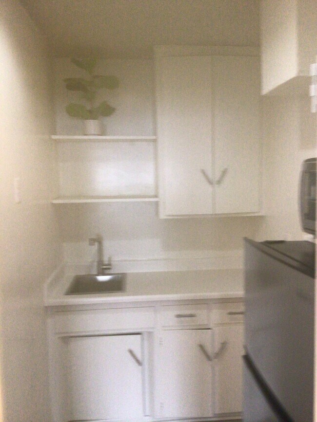 11848 Mayfield Ave in Los Angeles, CA - Building Photo - Building Photo