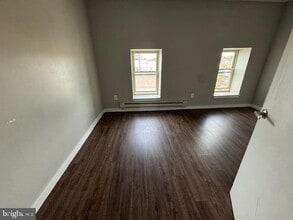 4929 N 6th St in Philadelphia, PA - Foto de edificio - Building Photo