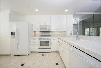 2243 Martin, Unit 419 in Irvine, CA - Building Photo - Building Photo