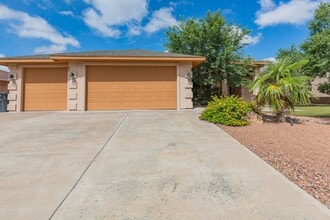 Beautiful Home in the Golf Course Area in Alamogordo, NM - Building Photo - Building Photo