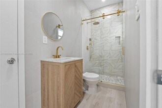 129 SW 9th Ave, Unit 1 in Miami, FL - Building Photo - Building Photo