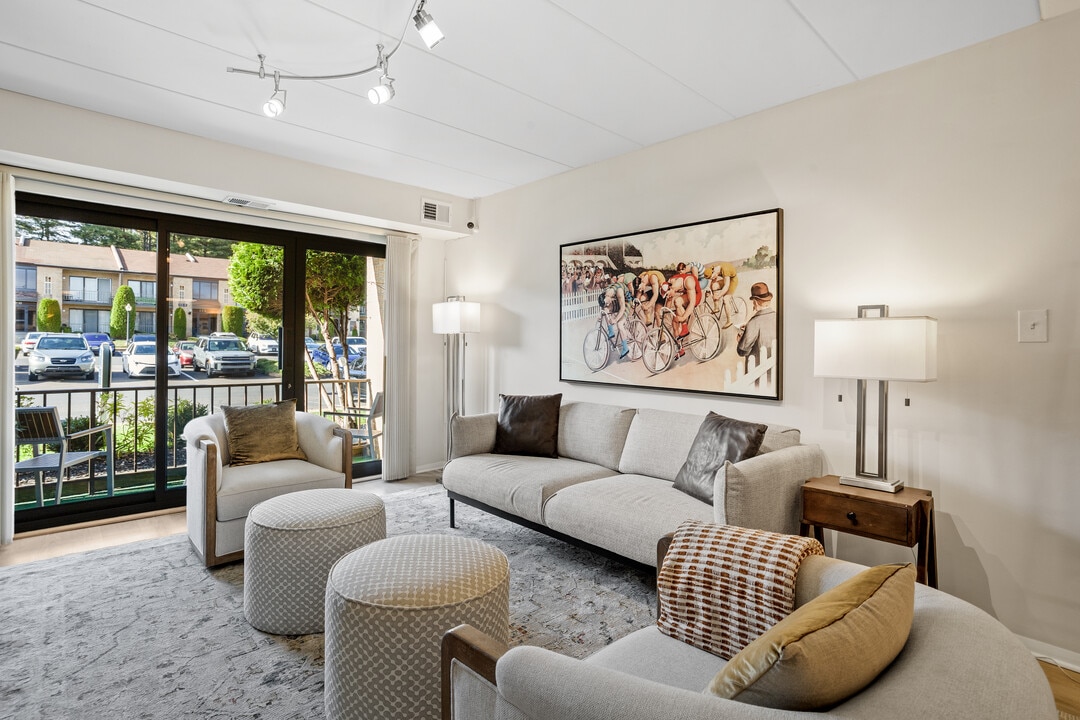 Ambassador Apartments in Philadelphia, PA - Foto de edificio