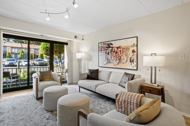 Ambassador Apartments in Philadelphia, PA - Foto de edificio - Building Photo