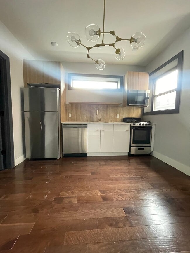 61 Vroom St, Unit 1R