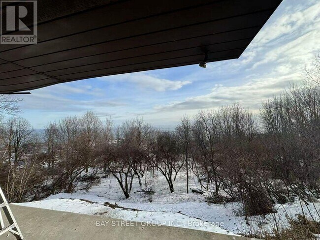 11 Redland Crescent W in Toronto, ON - Building Photo - Building Photo