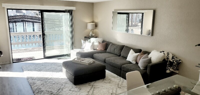 2007 Sand Point Rd in Discovery Bay, CA - Foto de edificio