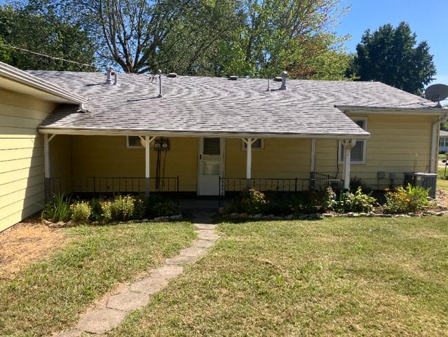 811 NW B St in Blue Springs, MO - Building Photo - Building Photo