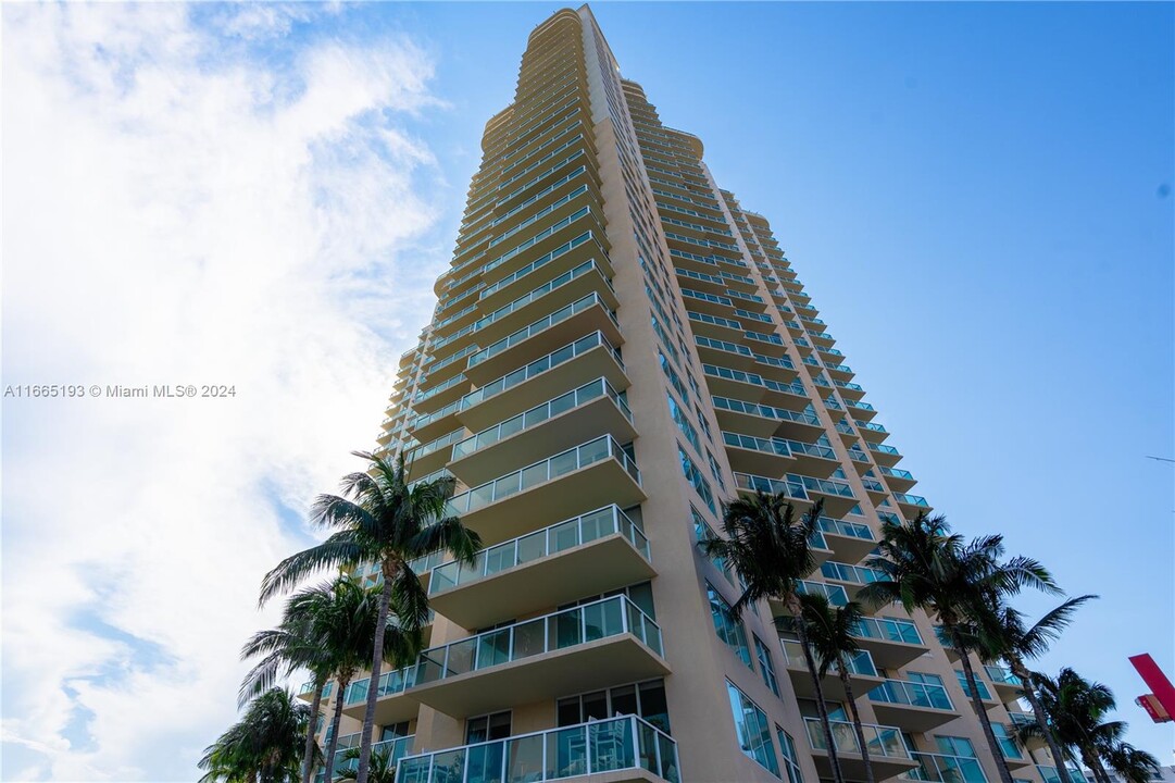 3330 NE 190th St, Unit 2010 in Aventura, FL - Building Photo