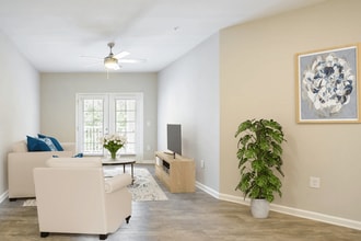 Henley at Mirror Lake in Villa Rica, GA - Foto de edificio - Building Photo