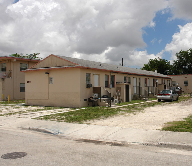 2255 W 4th Ct in Hialeah, FL - Building Photo - Building Photo