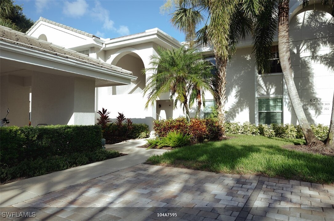 6270 Bellerive Ave in Naples, FL - Building Photo