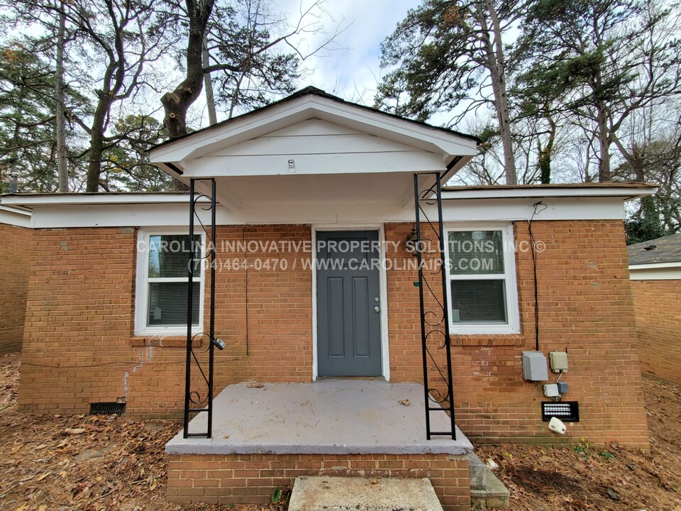 1800 Newland Rd in Charlotte, NC - Building Photo