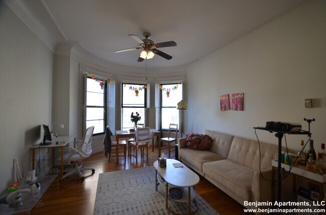 507 Beacon St, Unit 2 in Boston, MA - Building Photo - Building Photo