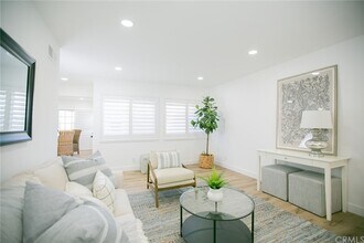 5574 E Vista Del Amigo in Anaheim, CA - Building Photo - Building Photo