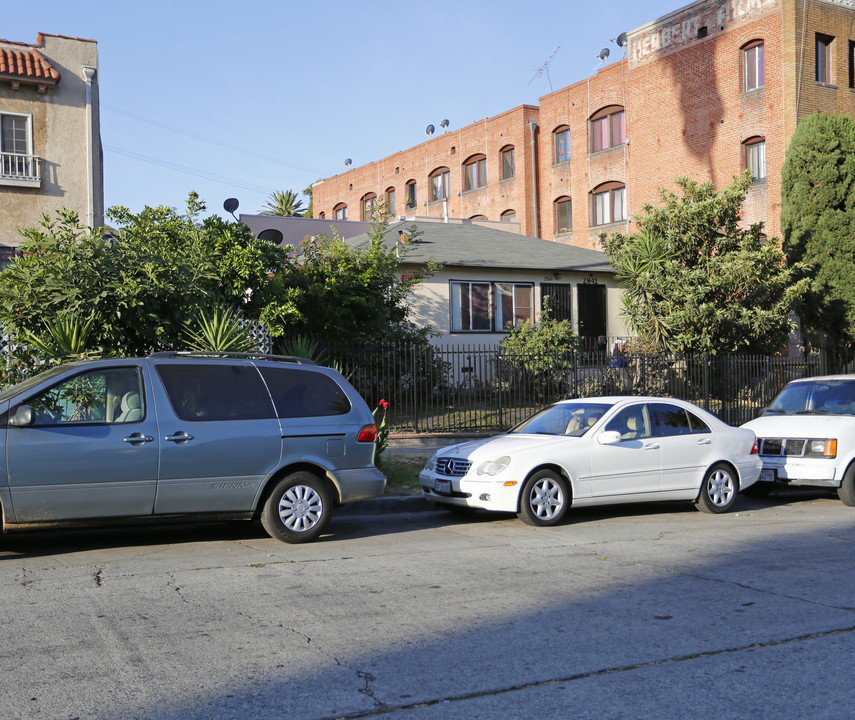 2838 Leeward Ave in Los Angeles, CA - Building Photo