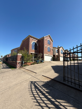 9801 Riddlelink Ln in Houston, TX - Building Photo - Building Photo