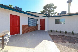 2100 Santa Ynez Dr in Las Vegas, NV - Building Photo - Building Photo