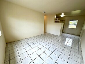 528 58th St in West Palm Beach, FL - Building Photo - Building Photo