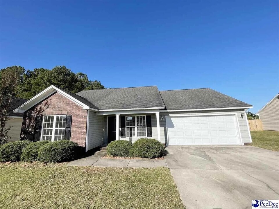 3058 Red Berry Circle in Effingham, SC - Building Photo