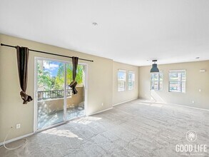 4082 Union Square Ln in San Diego, CA - Foto de edificio - Building Photo