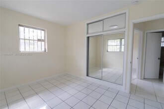 11770 SW 168th St in Miami, FL - Foto de edificio - Building Photo