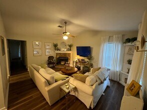 1872 Gina Dr in Tallahassee, FL - Building Photo - Building Photo