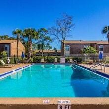 Laurel Pointe in Jacksonville, FL - Foto de edificio - Building Photo