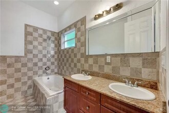 2501 NW 8th St in Pompano Beach, FL - Building Photo - Building Photo