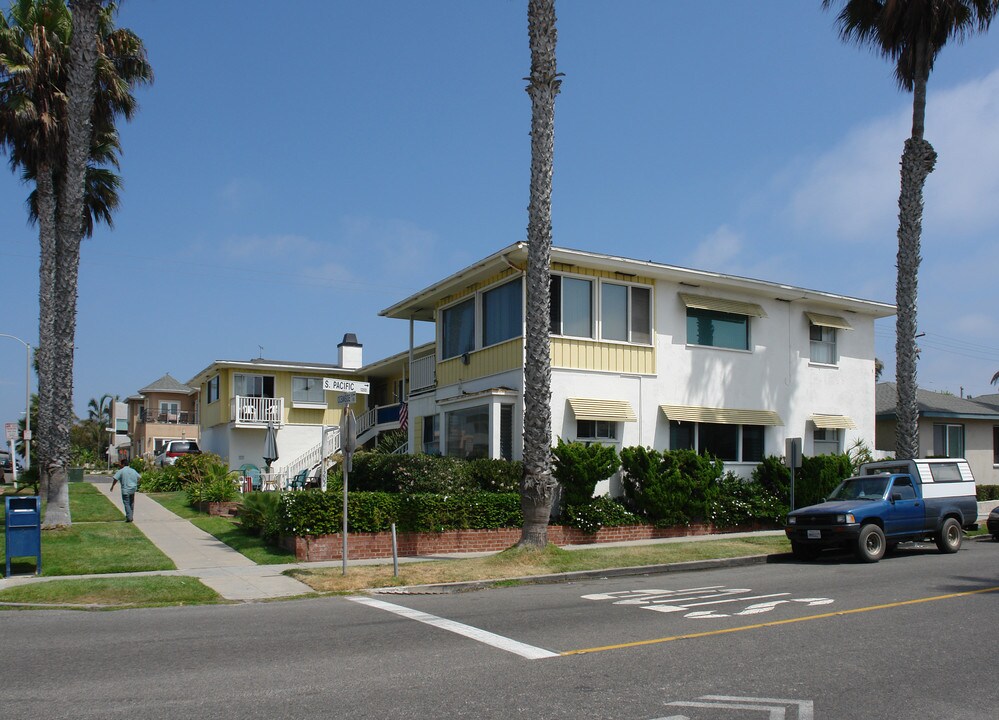 1202 S Pacific St in Oceanside, CA - Building Photo