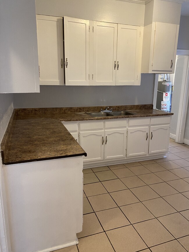property at 813 W 43rd St