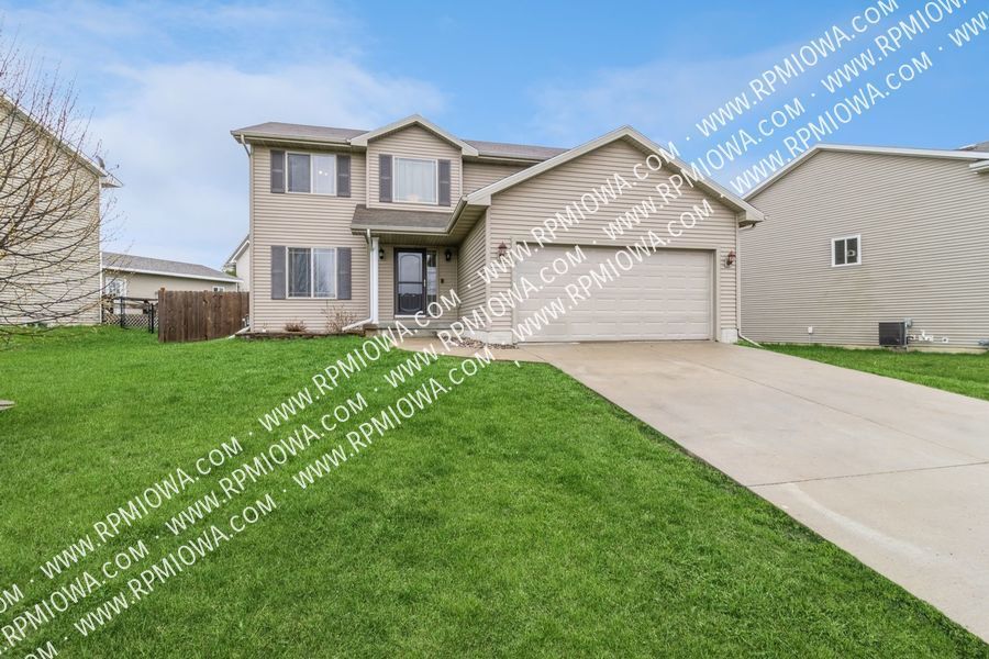 5211 NE Hillcrest Dr in Ankeny, IA - Foto de edificio