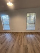 310 Meadowlark Ln in Duncanville, TX - Foto de edificio - Building Photo