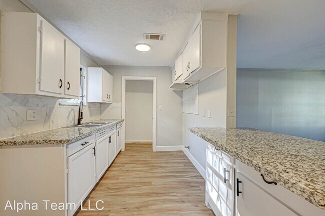 5102 Lyndhurst Dr photo'