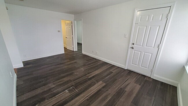 581 Lakeview Ave-Unit -1 in Lowell, MA - Building Photo - Building Photo