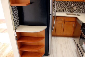 353 Ocean Ave, Unit 4a in Brooklyn, NY - Foto de edificio - Building Photo