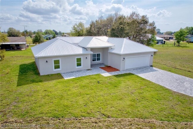 6909 Salem Ct in Sebring, FL - Foto de edificio - Building Photo