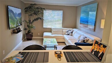 496 28th Ave N, Unit 1 in St. Petersburg, FL - Building Photo - Building Photo