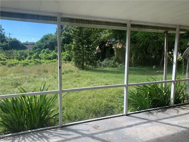 650 Creuset Ave S in Lehigh Acres, FL - Building Photo - Building Photo